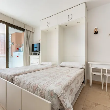 Sunny Apartment, Marina View