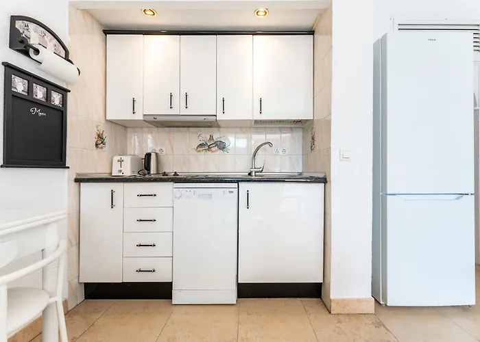 Sunny Apartment, Marina View شقة فوينخيرولا
